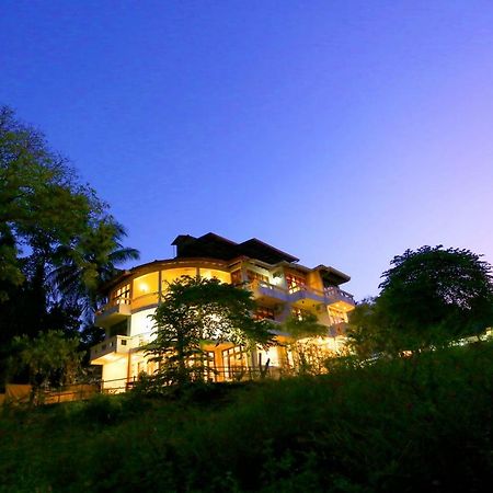 Hotel Mahaweli Spring Sirimalwatta 외부 사진